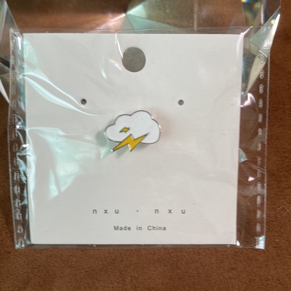 Lightning cloud enamel pin - Picture 2 of 3